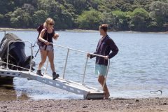 Hiker-Unloading-Hauai